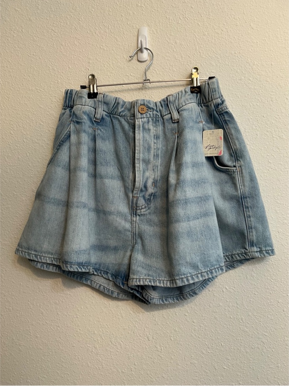 #1717 NWT Free People Clark Pleated Denim Shorts Beach Stoned Medium - Picture 5 of 8